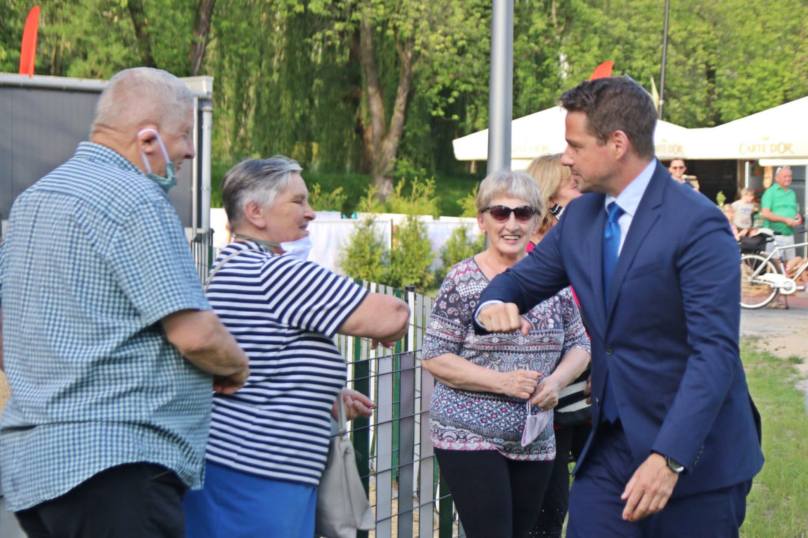 Sosnowiec: Zaskoczony Rafał Trzaskowski z "prywatną wizytą" w mieście. Przyszły tłumy