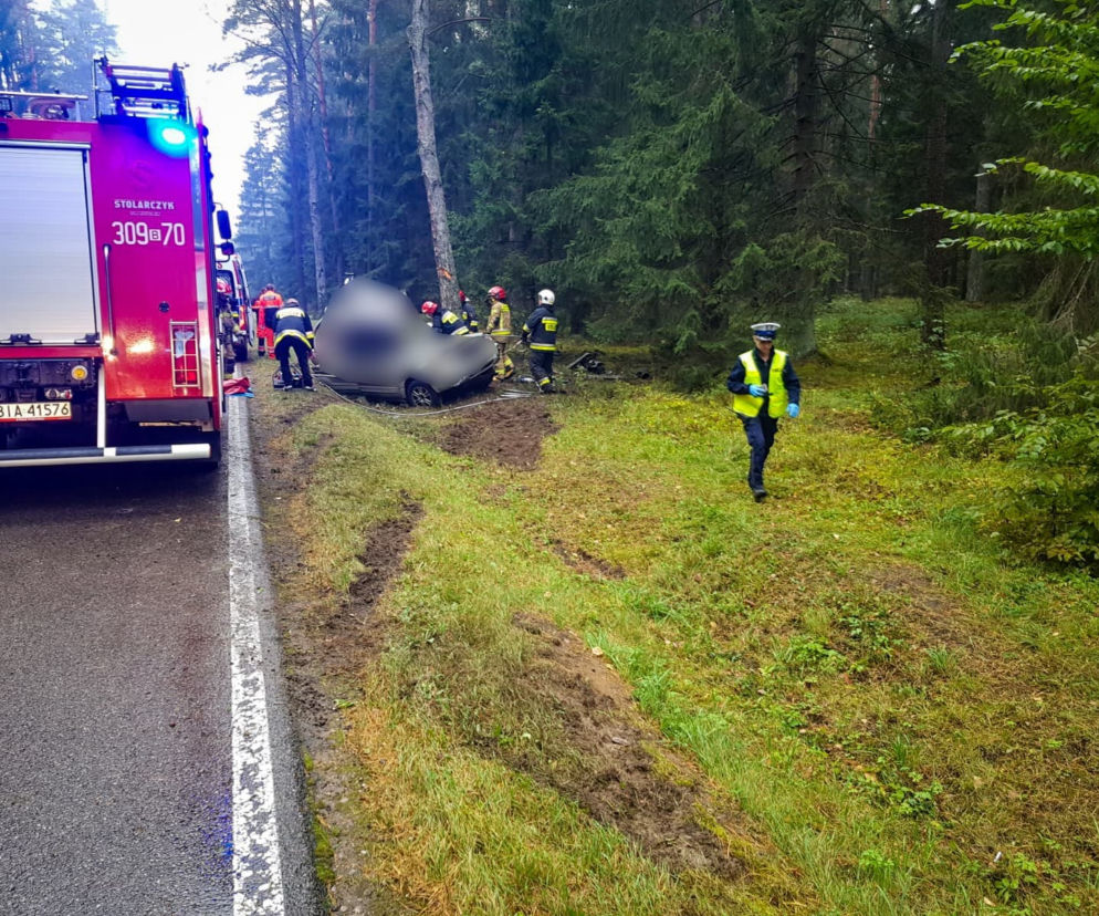 Żednia. Tragiczny wypadek. Auto uderzyło w drzewo. Kierowca nie żyje