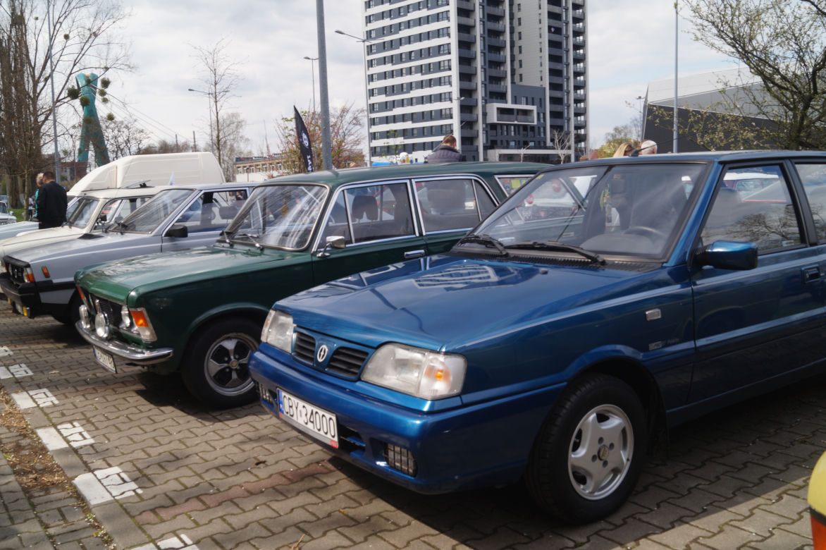 Bydgoskie klasyki zaparkowały przed Torbydem [ZDJĘCIA]