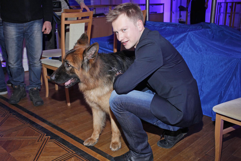 Od nastolatka z "Na Wspólnej" do eleganckiego mężczyzny. Tak zmieniał się Jakub Wesołowski