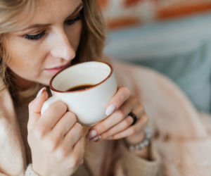 Nerwowe poranki to twoja codzienność? Jeden prosty nawyk z kawą może wszystko zmienić