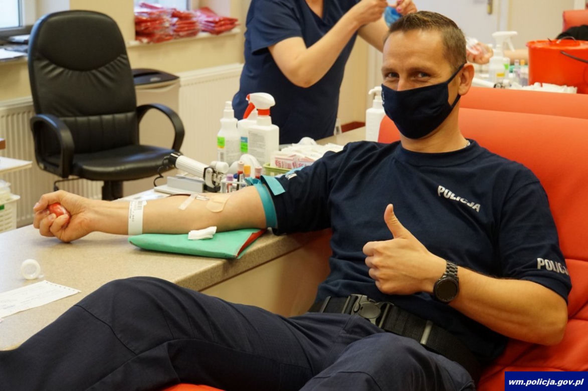 Policjanci z Warmii i Mazur oddają krew