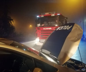 Śląskie: Zderzył się z radiowozem i uciekł. W samochodzie zostawił 3-letnie dziecko [ZDJĘCIA]