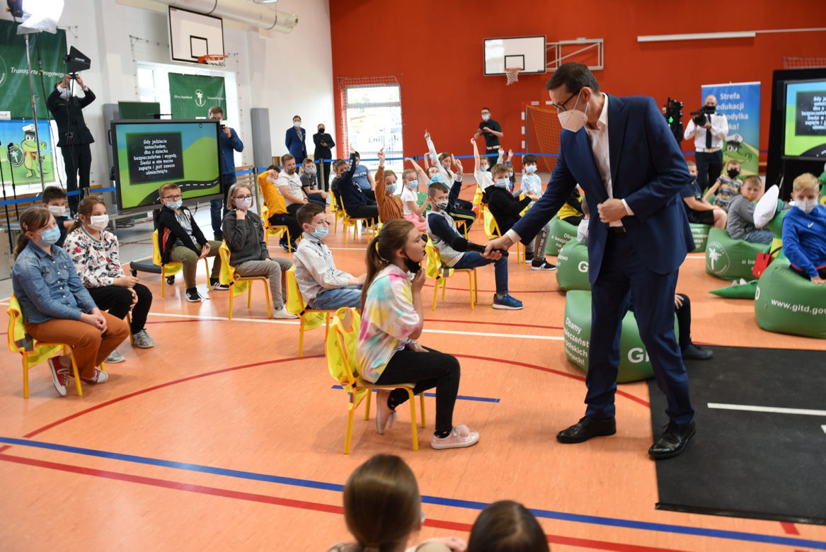 Premier Mateusz Morawiecki uczył dzieci kodeksu drogowego