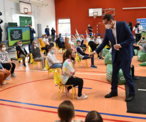 Premier Mateusz Morawiecki uczył dzieci kodeksu drogowego