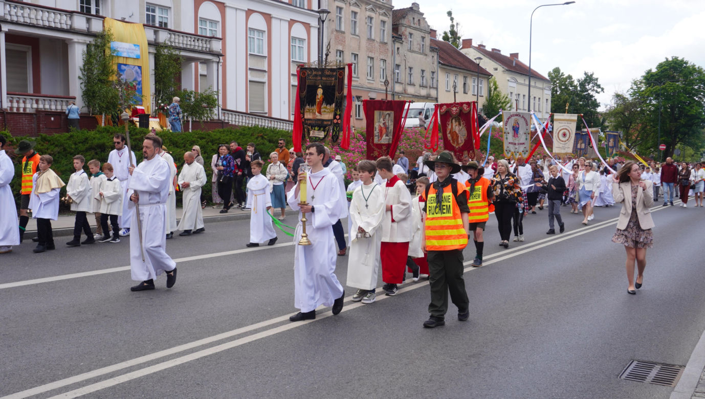 Boże Ciało 2025. Tysiące osób uczestniczyło w olsztyńskich procesjach
