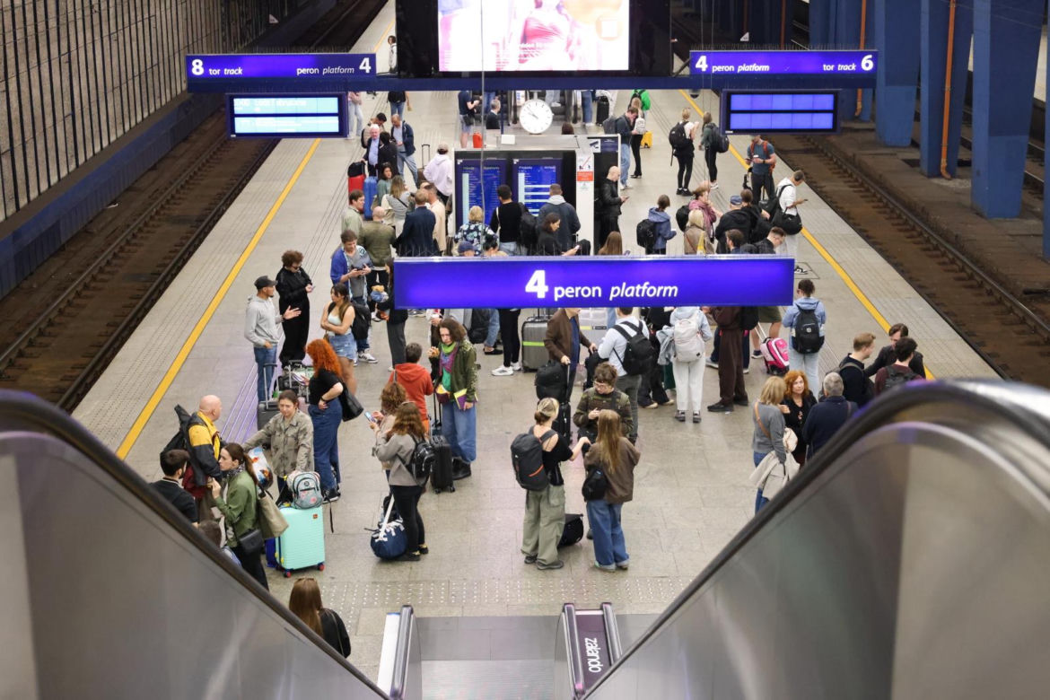 Protest maszynistów spowodował utrudnienia na kolei - Warszawa Centralna