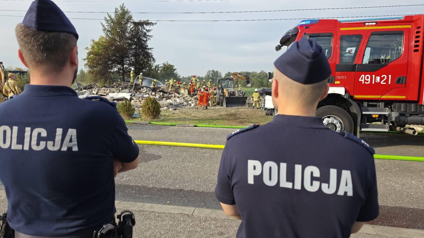 Miłków-Kolonia. Dom runął po wybuchu. Zginął 75-latek, jego żony i syna nie było w środku