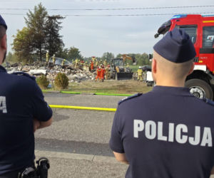 Miłków-Kolonia. Dom runął po wybuchu. Zginął 75-latek, jego żony i syna nie było w środku
