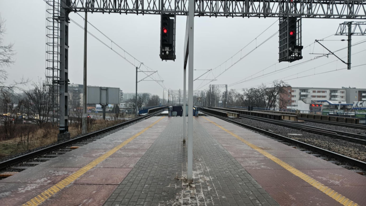 Pociągi odwołane, gigantyczne opóźnienia! Paraliż na torach w całej Polsce
