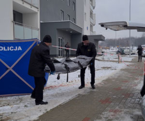 Rzeszów. Ciało 47-latki z ranami kłutymi przed blokiem! 42-latek zatrzymany po obławie