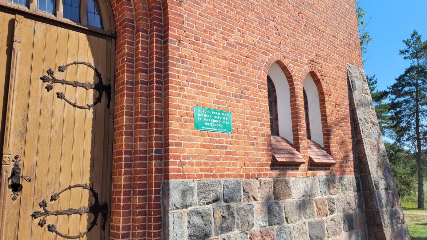 Orzechowo – zniszczona przez komunizm wieś-widmo, w której prawie nikt nie mieszka