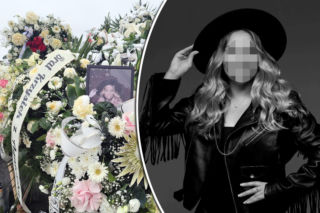 Morze białych kwiatów na grobie 31-letniej Justyny. Rodzina miała jedną prośbę. Jej śmierć wciąż jest zagadką