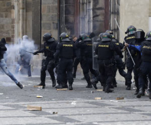 Protesty antymaseczkowców w Pradze