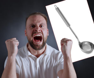 32‑latek wpadł w furię! Ojca zwyzywał i pobił, a matkę zdzielił chochlą w głowę! Oberwała też policjantka