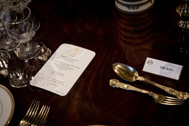 Wszyscy mówią o księżnej Kate. Na głowie ma tiarę Diany, w uszach kolczyki zmarłej królowej