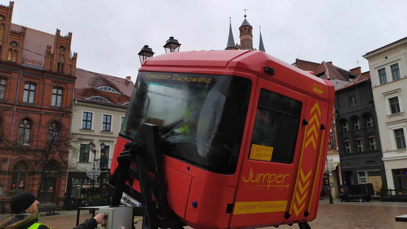 Gorące serca smagane wiatrem. Torunianie grają z WOŚP po raz trzydziesty! [FOTO]