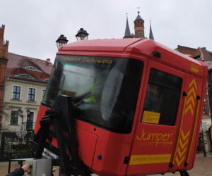 Gorące serca smagane wiatrem. Torunianie grają z WOŚP po raz trzydziesty! [FOTO]