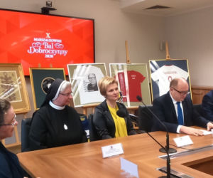 Przed nami X Marszałkowski Bal Dobroczynny. Przedmioty z podpisami Lewandowskiego, DeVito...