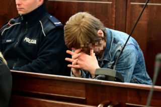 Zobaczyła wnuczka i uznała, że musi go zabić. Zakopała go żywcem