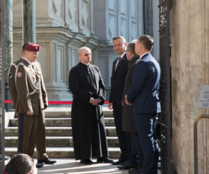 Marta Kaczyńska w ciąży na rocznicy smoleńskiej z ukochanym