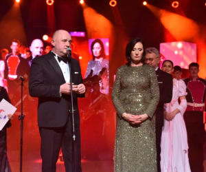 XIV Marszałkowski Bal Dobroczynny w CKK Jordanki. Zdjęcia ze środka. Efektowne kreacje VIP-ów