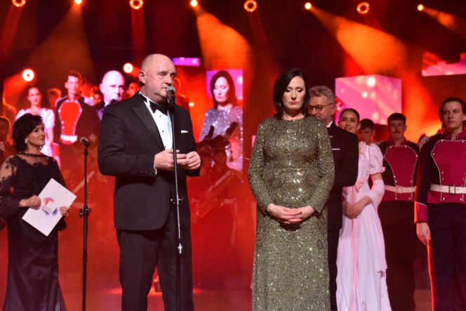 XIV Marszałkowski Bal Dobroczynny w CKK Jordanki. Zdjęcia ze środka. Efektowne kreacje VIP-ów