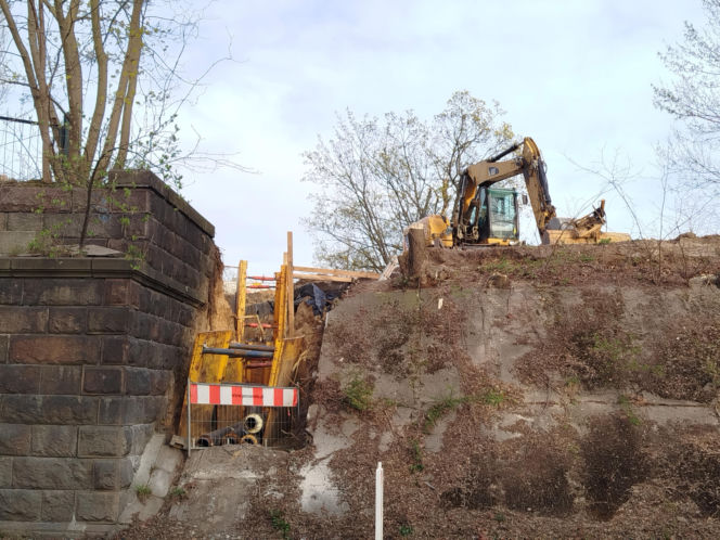 Budowa tunelu dla rowerzystów pod wiaduktem garwolińskim coraz bliżej
