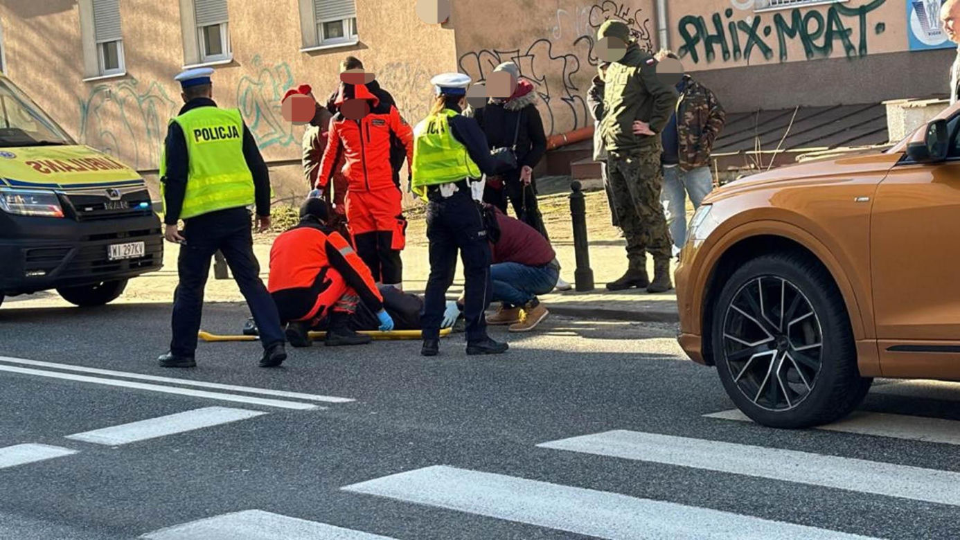 Dramat na przejściu na Ochocie. Wielkie audi zmiotło staruszkę