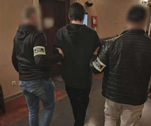 Zatrzymania w sprawie fałszywych alarmów bombowych. Wśród podejrzanych 21-latek z Białegostoku