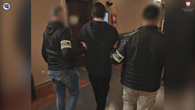 Zatrzymania w sprawie fałszywych alarmów bombowych. Wśród podejrzanych 21-latek z Białegostoku