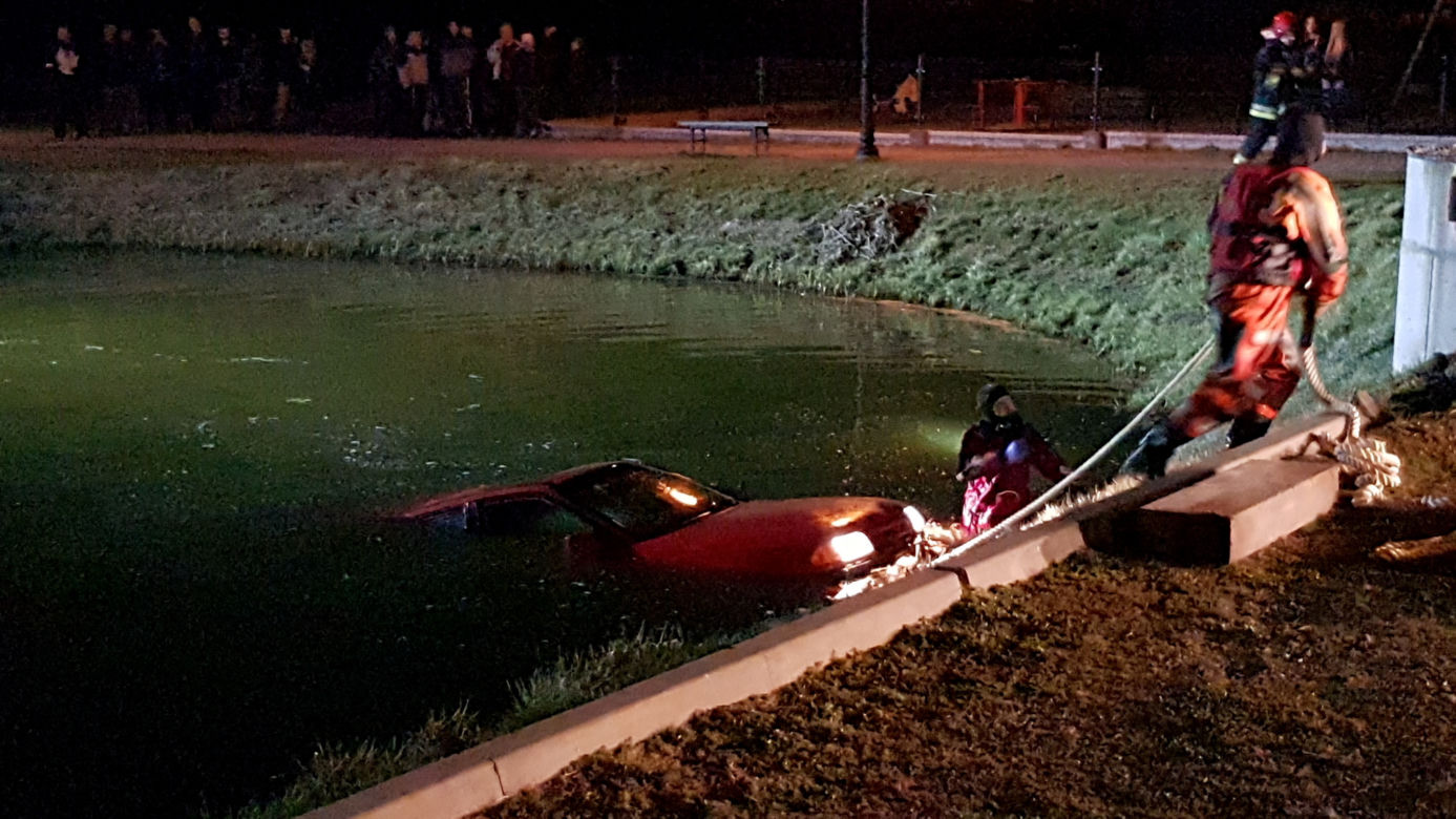 Pomyliła gaz z hamulcem, utopiła auto