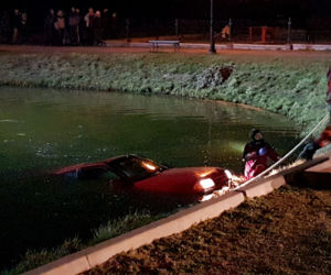 Pomyliła gaz z hamulcem, utopiła auto