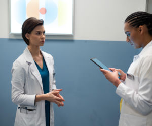 Na dobre i na złe odc. 990. Maria (Sylwia Achu), Blanka (Pola Gonciarz)