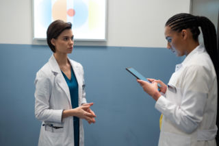 Na dobre i na złe odc. 990. Maria (Sylwia Achu), Blanka (Pola Gonciarz)