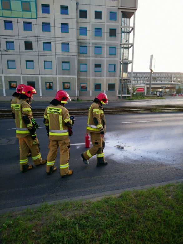 Hulajnoga elektryczna wybuchła przy ruchliwej ulicy w Poznaniu