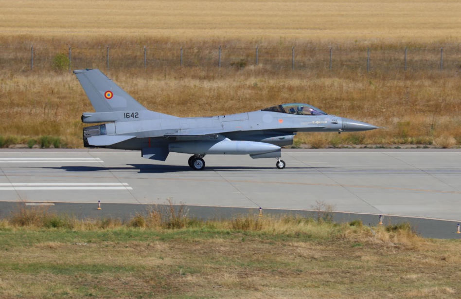 Rumunia wzmacnia swoje siły powietrzne. Trzy nowe F-16 z Norwegii docierają do kraju