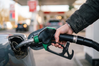 Hurtowe ceny paliw 19.10.2026. Czas na oddech dla kierowców po serii obniżek.