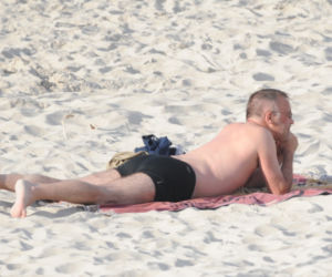 Wiceminister kultury Jarosław Sellin na plaży
