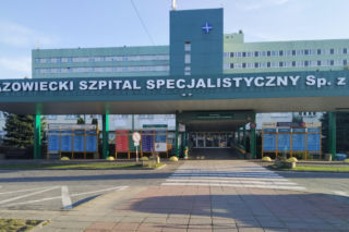 Pojechał do szpitala nastawić bark. Zmarł kilka dni później. Rodzina ujawnia wstrząsające kulisy