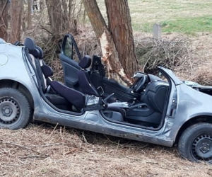 Wypadek w Lutczy. 20-letniego kierowcę do szpitala przetransportował śmigłowiec LPR