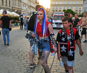 Dramat podczas fety Wisły Kraków. 11-latka trafiona petardą trafiła do szpitala