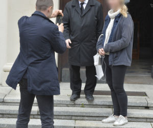 Zaczepili Kaczyńskiego  pod kościołem! Szok, czego od niego chcieli!