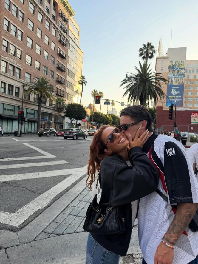 Nicola Zalewski i Emily Pallini na wakacjach
