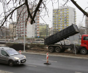 Trwają prace na placu Niepodległości w Toruniu. Wiemy, kiedy się zakończą