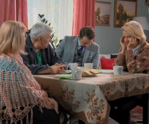 Barwy szczęścia, odc. 2457: Bożena (Marieta Żukowska) i Bruno (Lesław Żurek), Amelia (Stanisława Celińska), Tomasz (Kazimierz Mazur) 