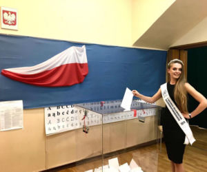 Kim jest kobieta z konferencji Biedronia przed białoruską ambasadą, Jana Shostak