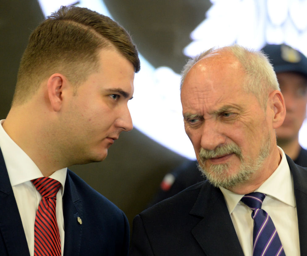 Misiewicz nie uprawiał seksu z Macierewiczem