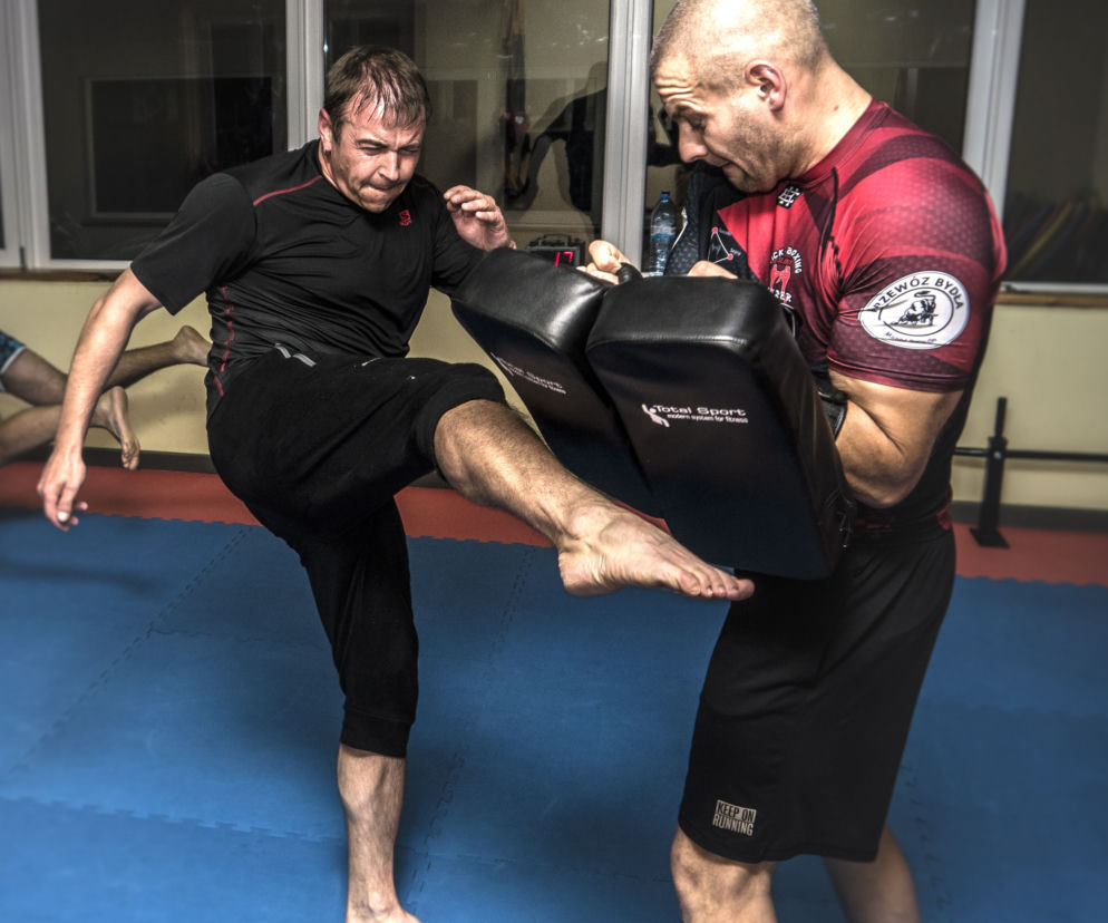 Radek Liszewski trenuje kick boxing