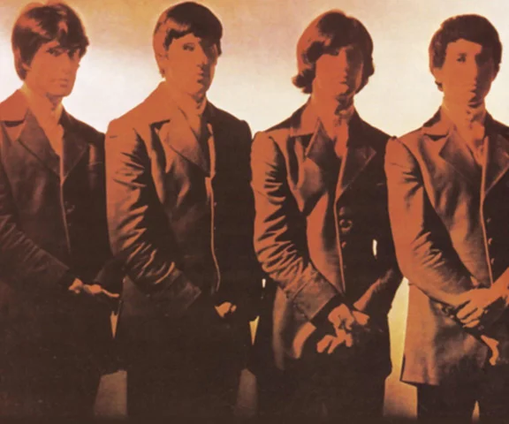 Talerz perkusyjny rozbił mu głowę na scenie. Tak wyglądała miłość braci Davies z The Kinks